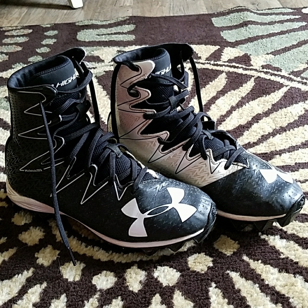 Youth Under Armour 5.5 football cleats